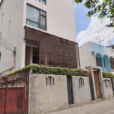 Udee Bangkok Hostel Exterior photo