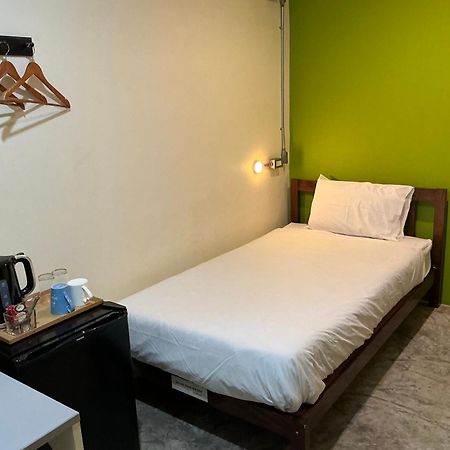 Udee Bangkok Hostel Exterior photo