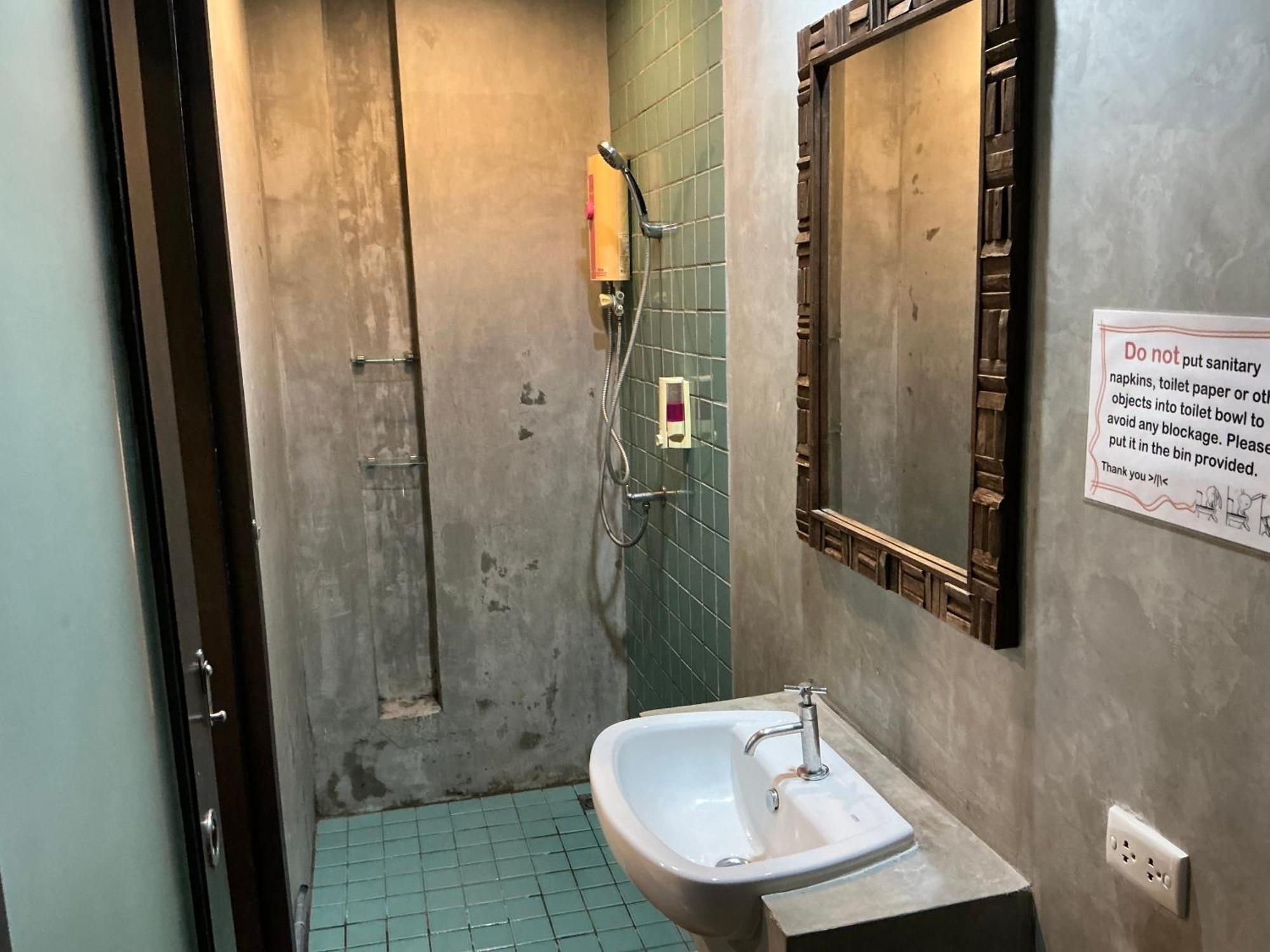 Udee Bangkok Hostel Exterior photo