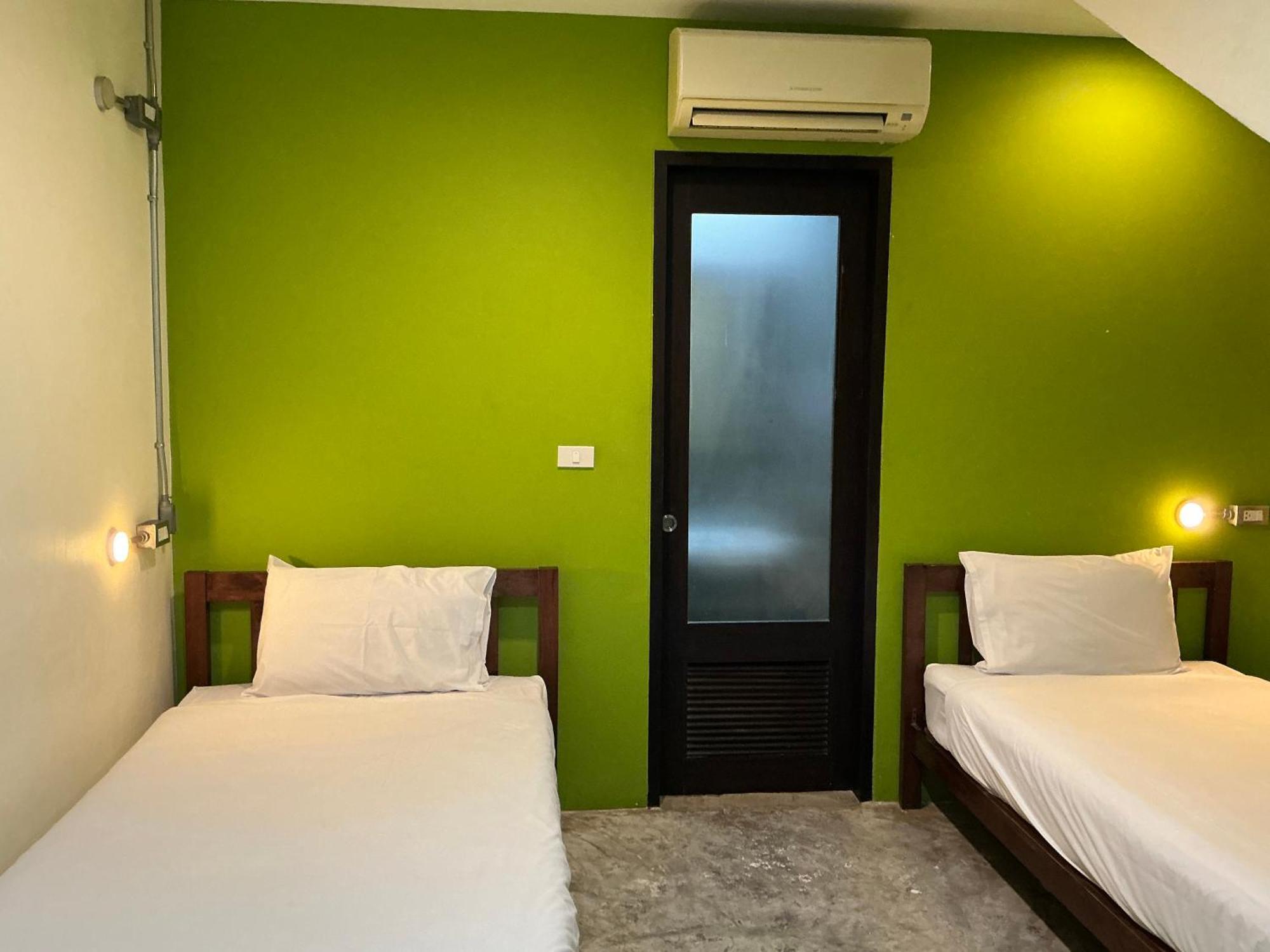 Udee Bangkok Hostel Exterior photo