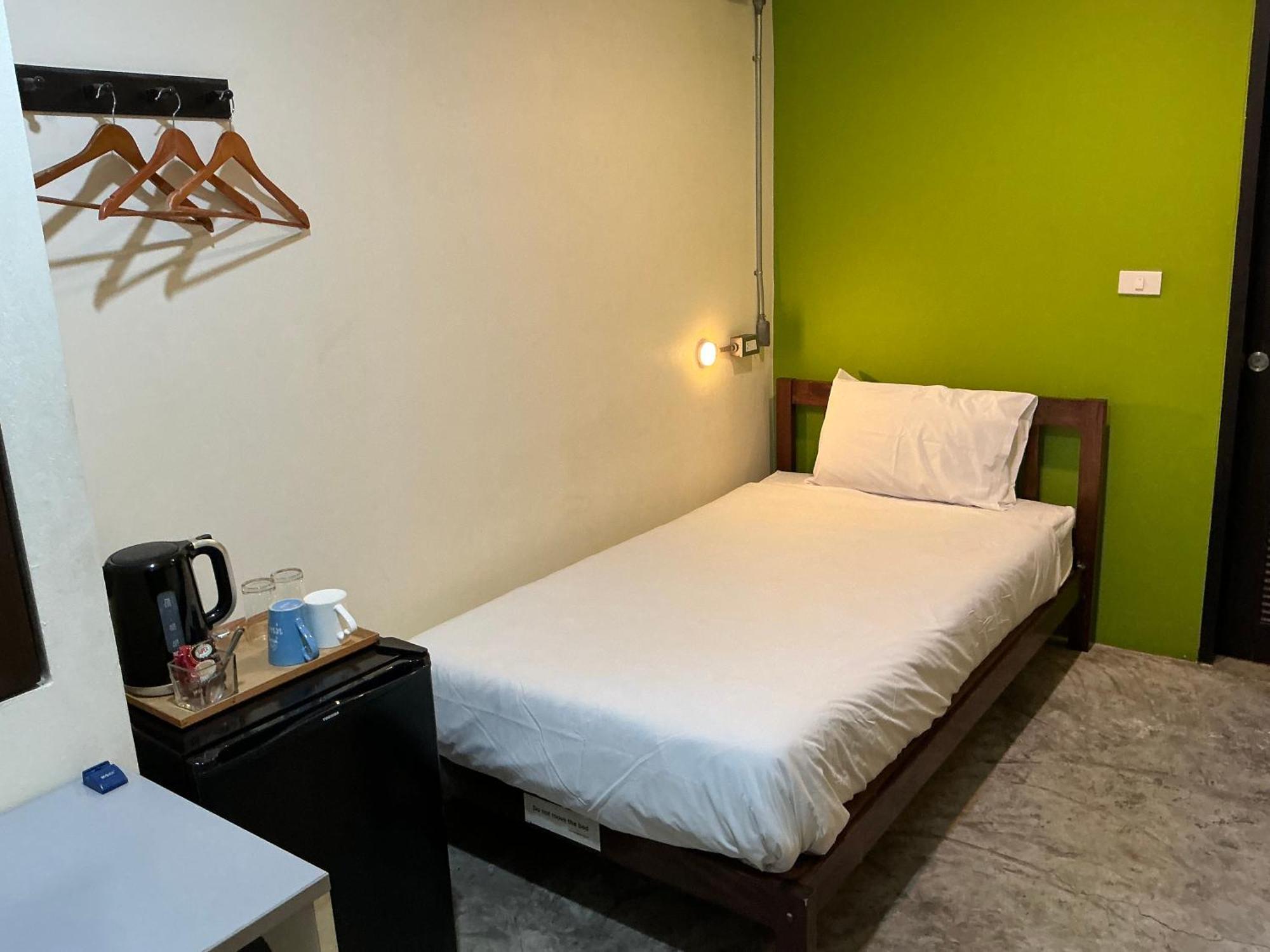 Udee Bangkok Hostel Exterior photo
